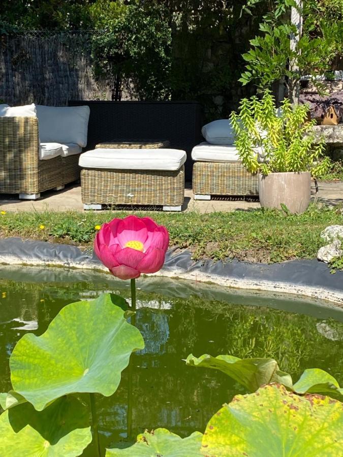 Une Vie En Rose Pressagny l'Orgueilleux Exterior photo